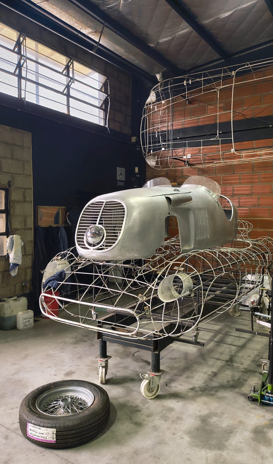 Hand-Built Heritage — Rueda Inglesa & Hangar Motorsport